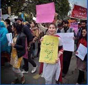 What do Chitrali women say about Aurat Azadi March?