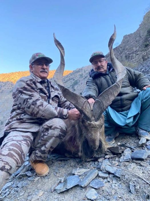 American hunter kills markhor with a bow