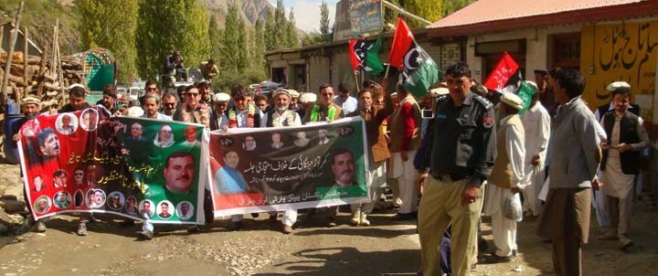 PPP rally against delay in construction of Garam Chashma road