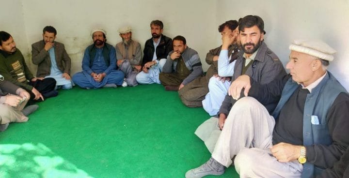 Chitral bazar traders decry power outages
