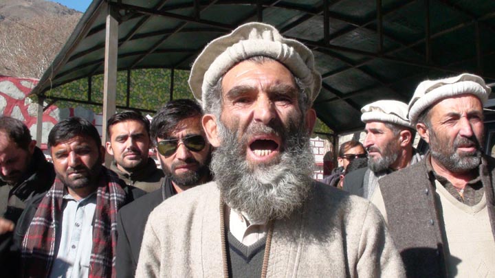 Govt employees protest cut in firewood allowance