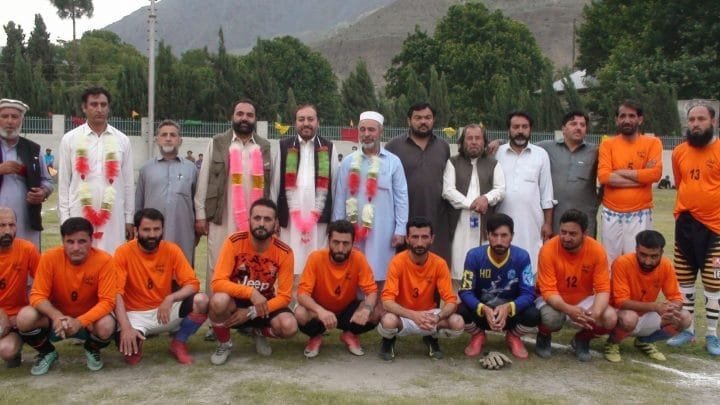 10 teams participate in veterans' football tournament