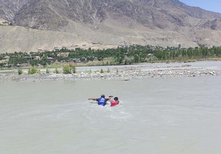 Woman jumps into river in Broze