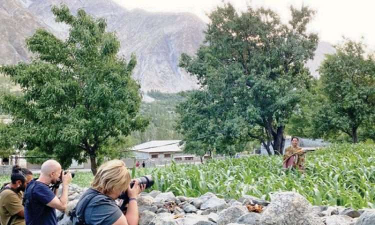 Italian photographers all praise for cultural diversity of KP