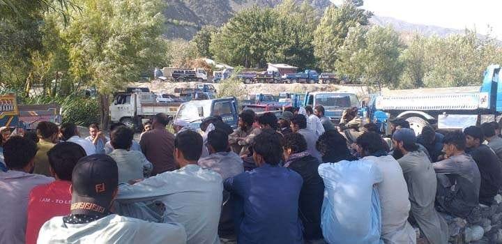 تعمیراتی میٹریل سپلائی کرنے والے مزدا ڈرائیوروں نے ہڑتال شروع کردی