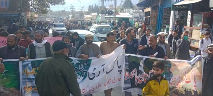 Rally in Chitral bazaar in support of army
