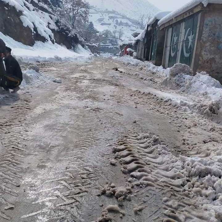Roads in Chitral reopened after heavy snowfall: C&W