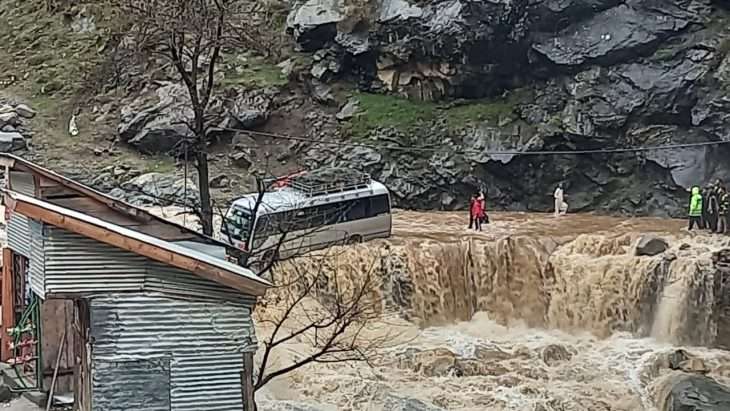 Rain triggers flooding in streams of Chitral