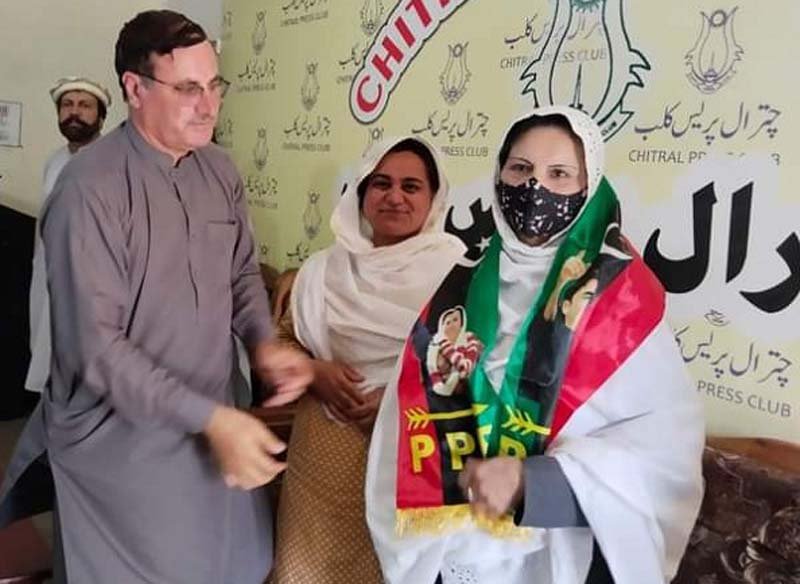 PTI district women wing president Sifat Gul joins PPP