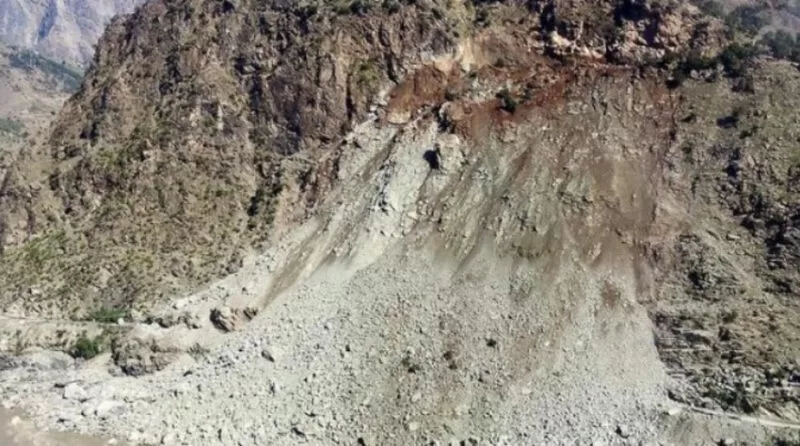 KKH blocked after landsliding