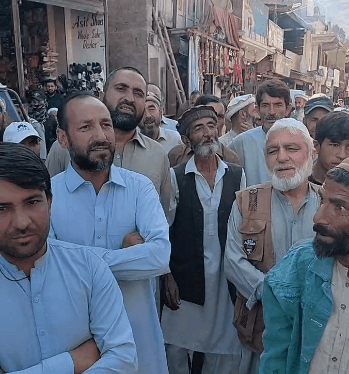 Protest in Drosh against loadshedding