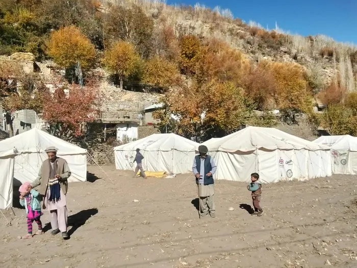 گرم چشمہ کے گاؤں یورجوغ میں گزشتہ ایک ماہ سے زمین مسلسل سرک رہی ہے۔