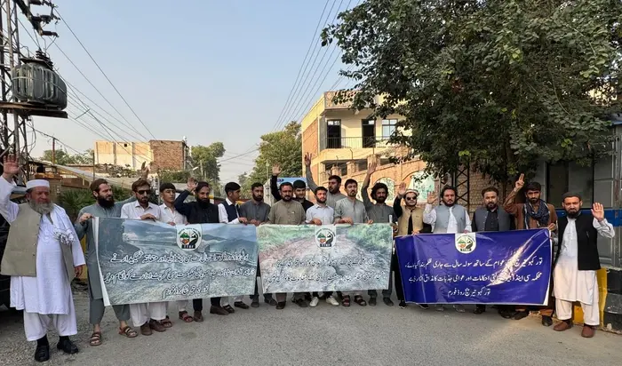 Delay in Torkhow Terich road project sparks protest in Peshawar.