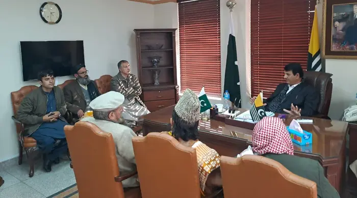Shahzada Iftikharuddin leads a delegation and meets PML-N leader Amir Muqam in Islamabad.