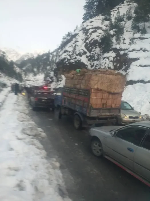 Passengers stuck after snowfall on Dir side of Lowari Tunnel, Jan 2, 2026.