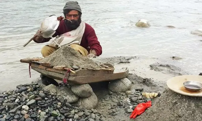 Gold mining in Gilgit Baltistan