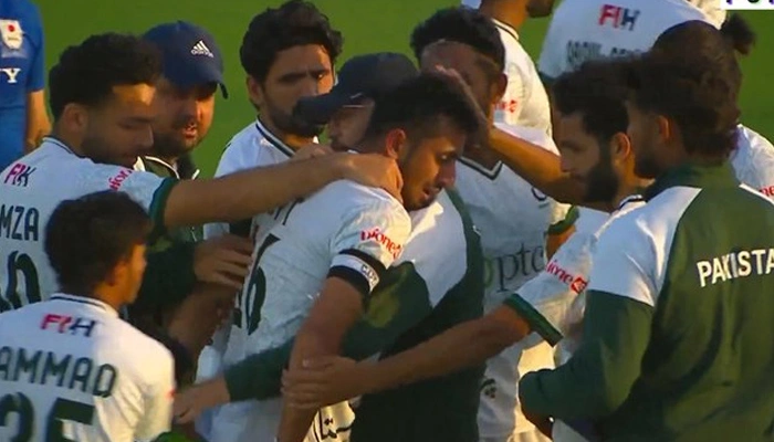 Hockey players of Pakistan react after qualifying for world cup.