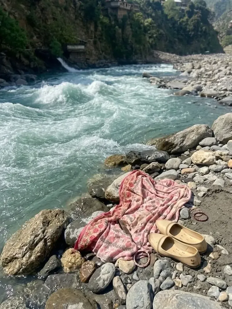 Woman in Saht Torkhow jumped into river after leaving her dupatta and sandals on the river bank.